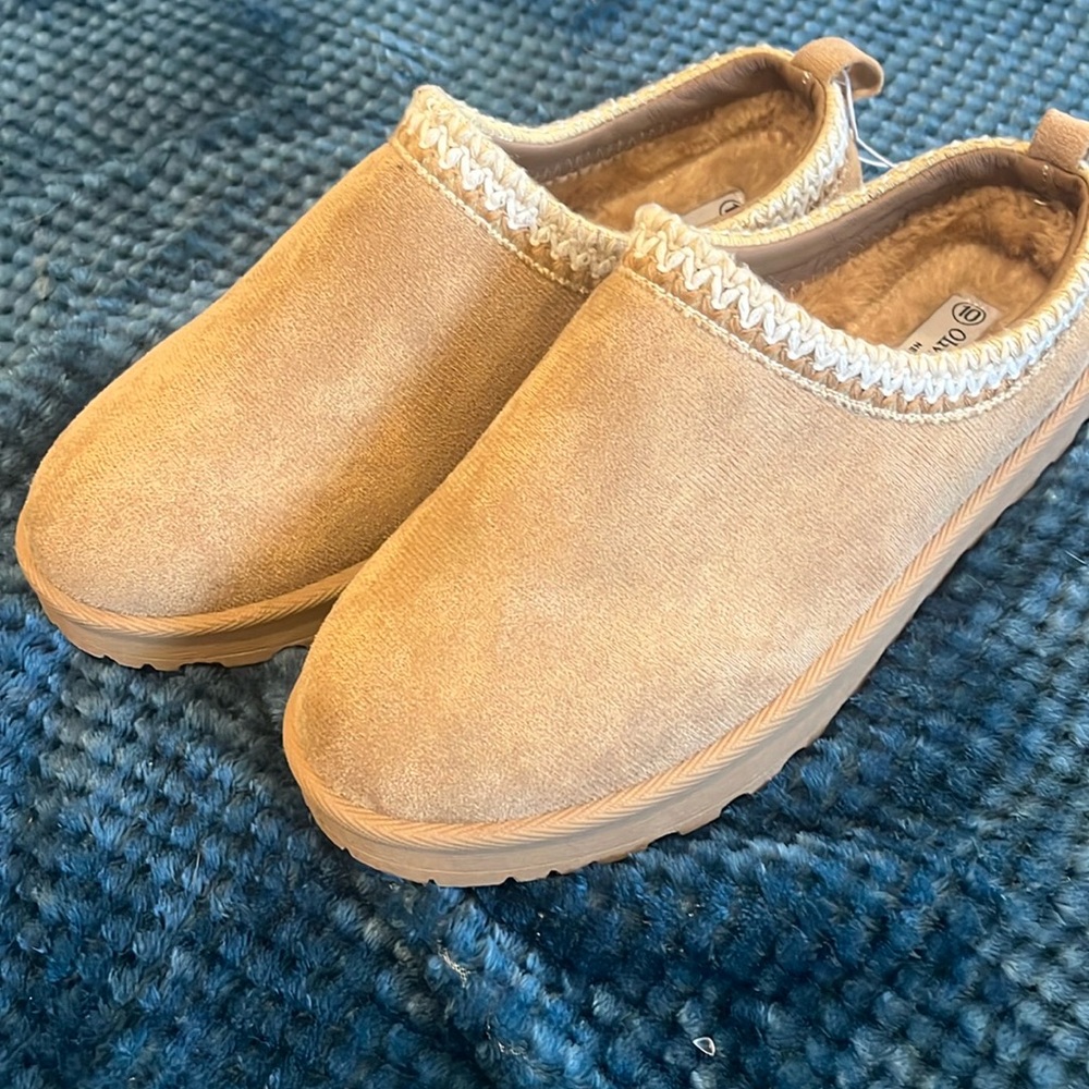 NWOT Cozy Olivia And Katie Slip On Slippers Shoes